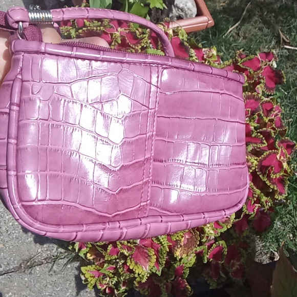 Pink Faux EUC Crocodile Embossed Women's Bag Wristlet - Picture 1 of 8